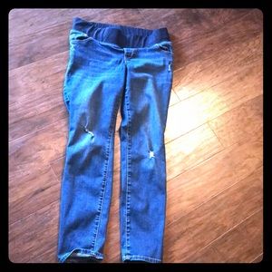 Maternity skinny jeans with REAL front pockets.